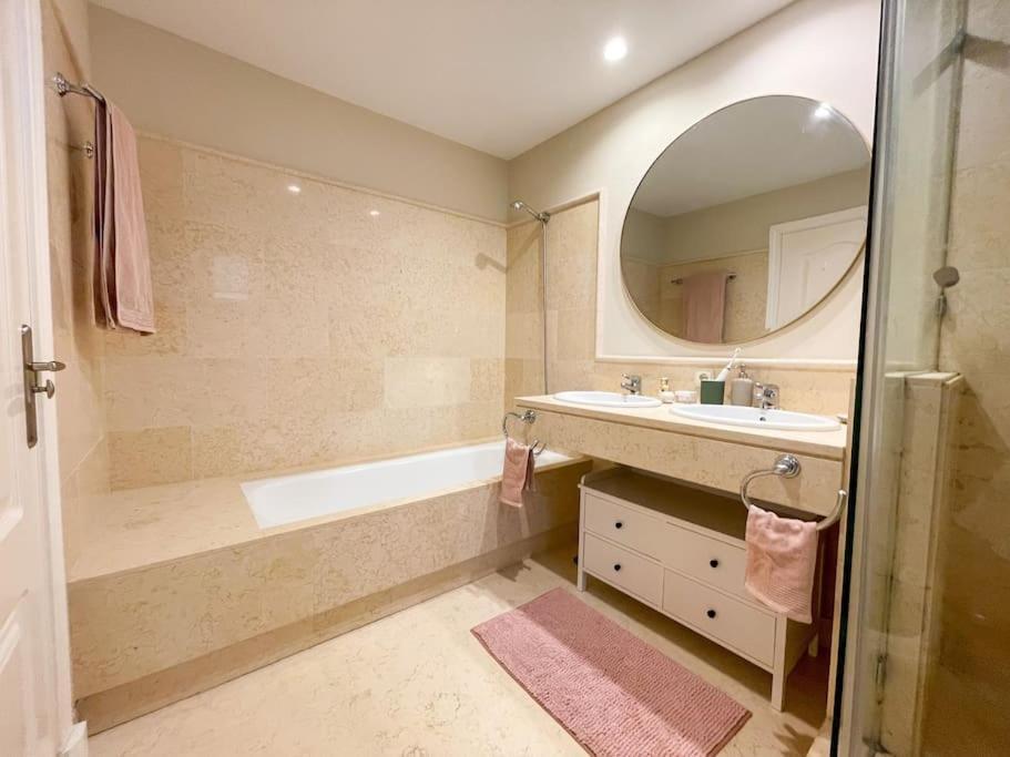 Luxurious 2 Bedroom Apartment With Spa Facilities Benahavís Esterno foto