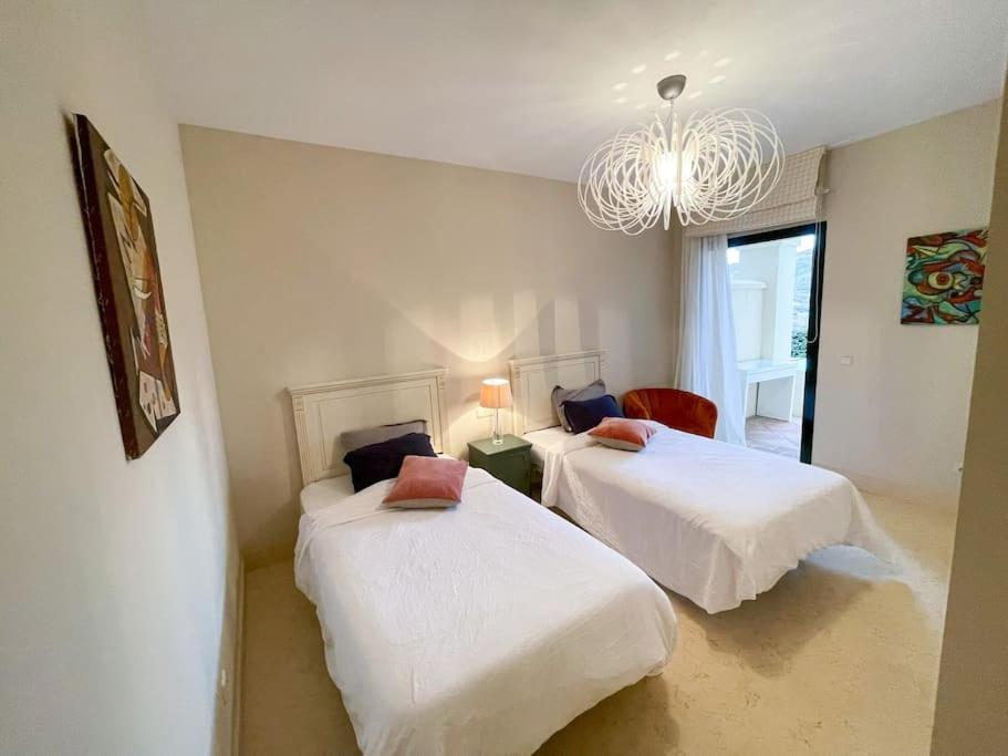 Luxurious 2 Bedroom Apartment With Spa Facilities Benahavís Esterno foto